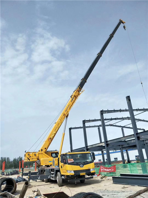 光泽县超高层建筑钢结构吊装案例
